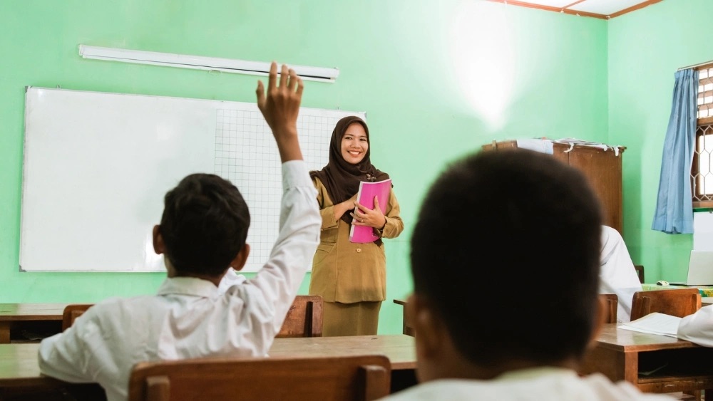 Masa Depan Guru Honorer Bukan Sekadar Soal Status Kepegawaian